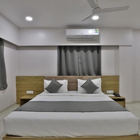 Hotel Monville Group Vadodara Dış mekan fotoğraf