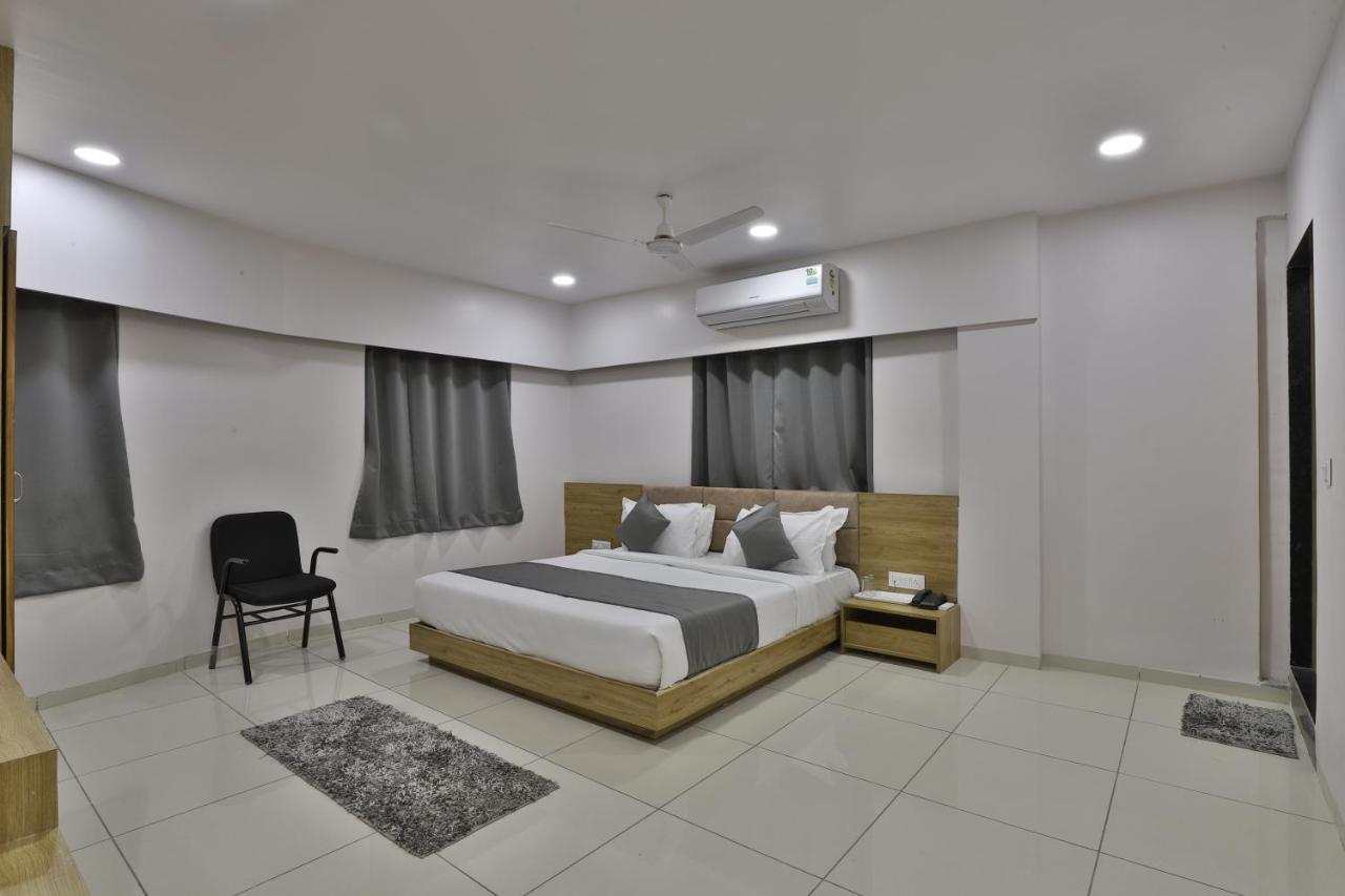 Hotel Monville Group Vadodara Dış mekan fotoğraf