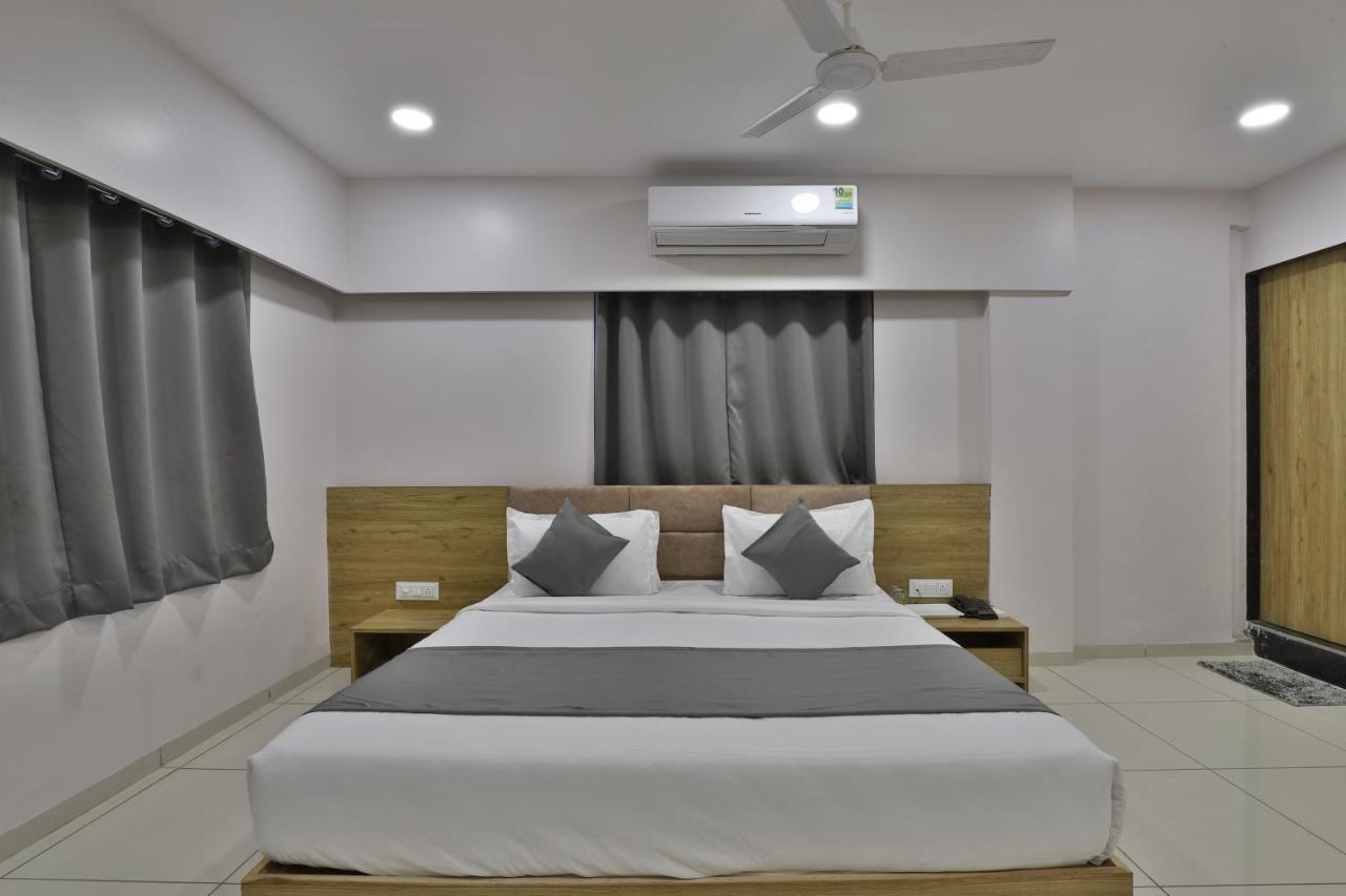 Hotel Monville Group Vadodara Dış mekan fotoğraf