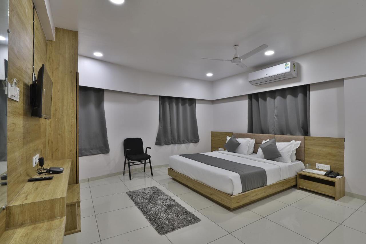 Hotel Monville Group Vadodara Dış mekan fotoğraf