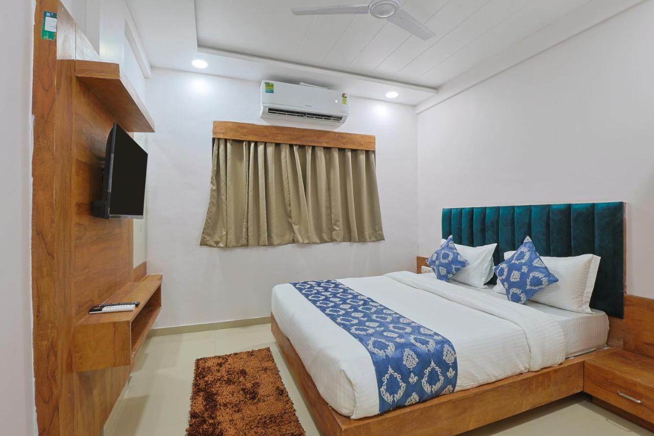 Hotel Monville Group Vadodara Dış mekan fotoğraf