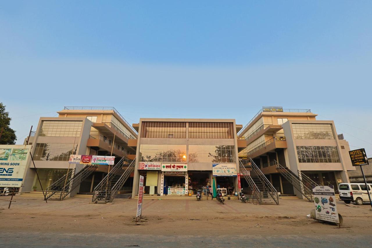 Hotel Monville Group Vadodara Dış mekan fotoğraf