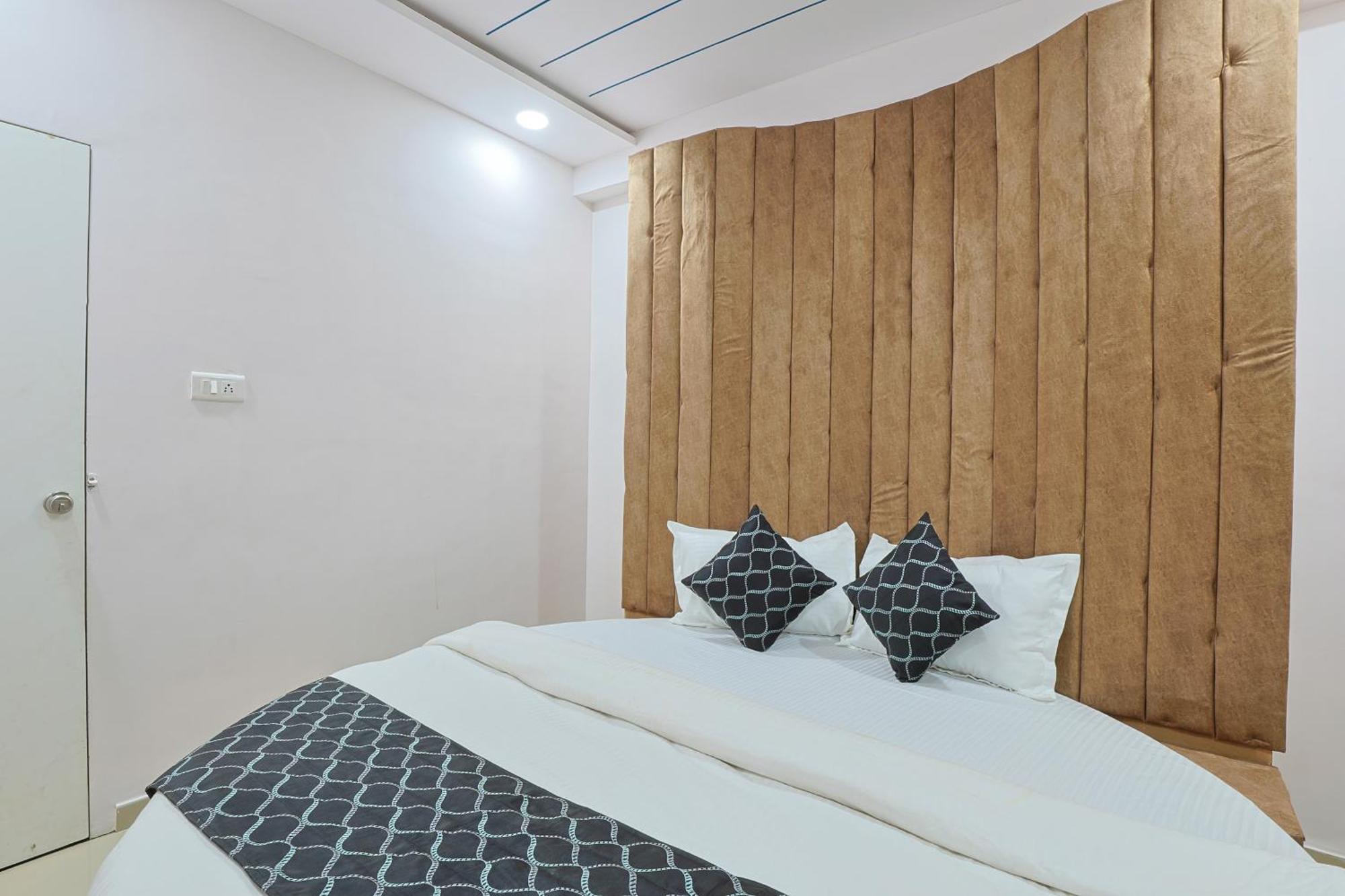 Hotel Monville Group Vadodara Dış mekan fotoğraf